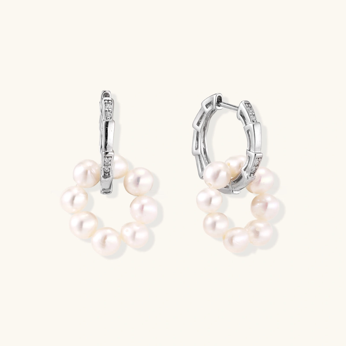 Pearl Cluster Creolen – Perlen im Halbmond-Setting, 925 Sterlingsilber rhodiniert | Orolina