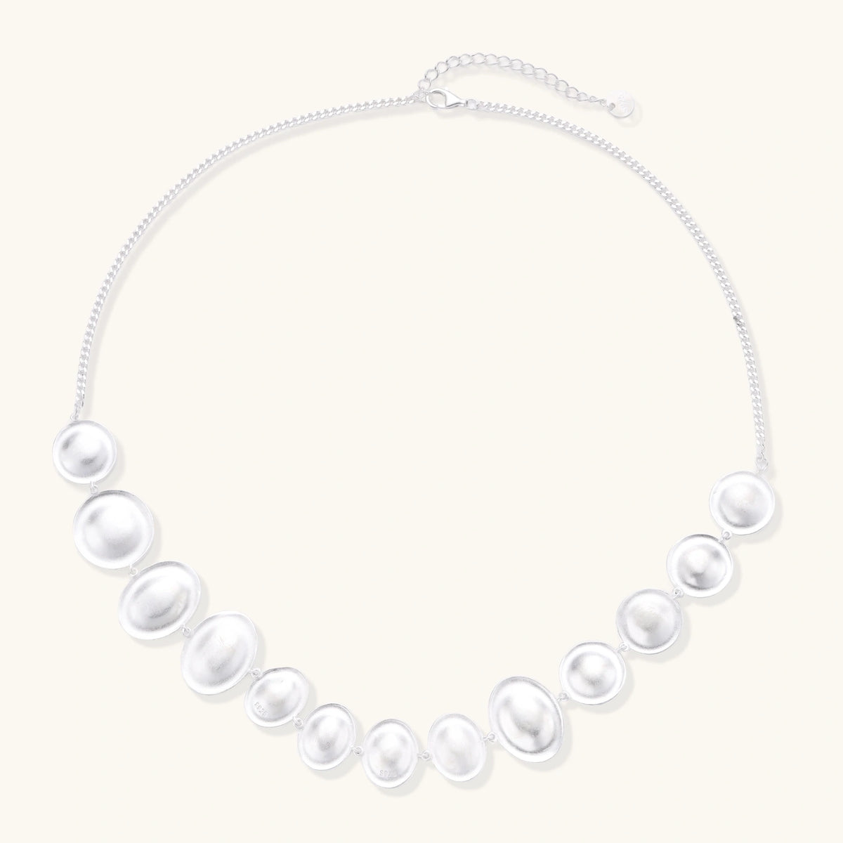 Lunar Arc Statement Kette Detailansicht – Sterlingsilber Bubble-Design | Orolina