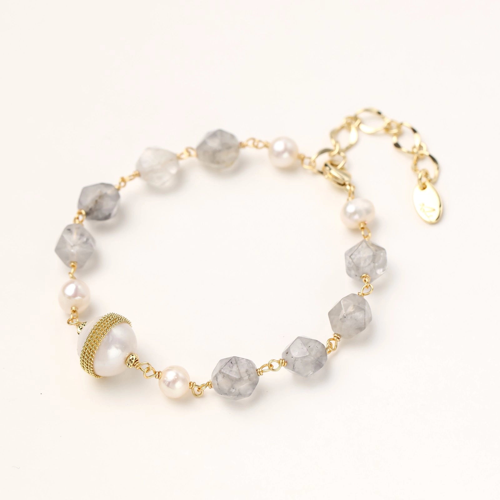 Milchquarz Armband – Milchquarz-Steine, Süßwasserperlen & Barockperle in 14K Gold | Orolina