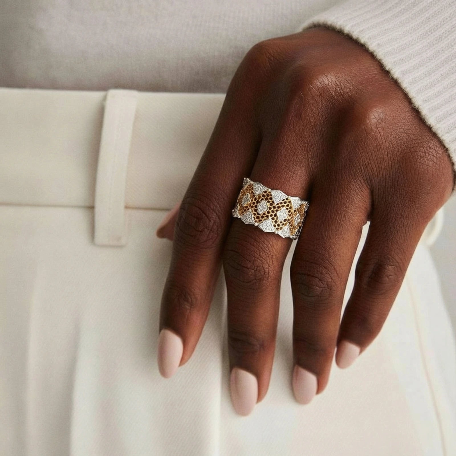 Honeycomb Statement Ring – Openwork Waben-Design in 18K Gold Eco-Messing | Orolina