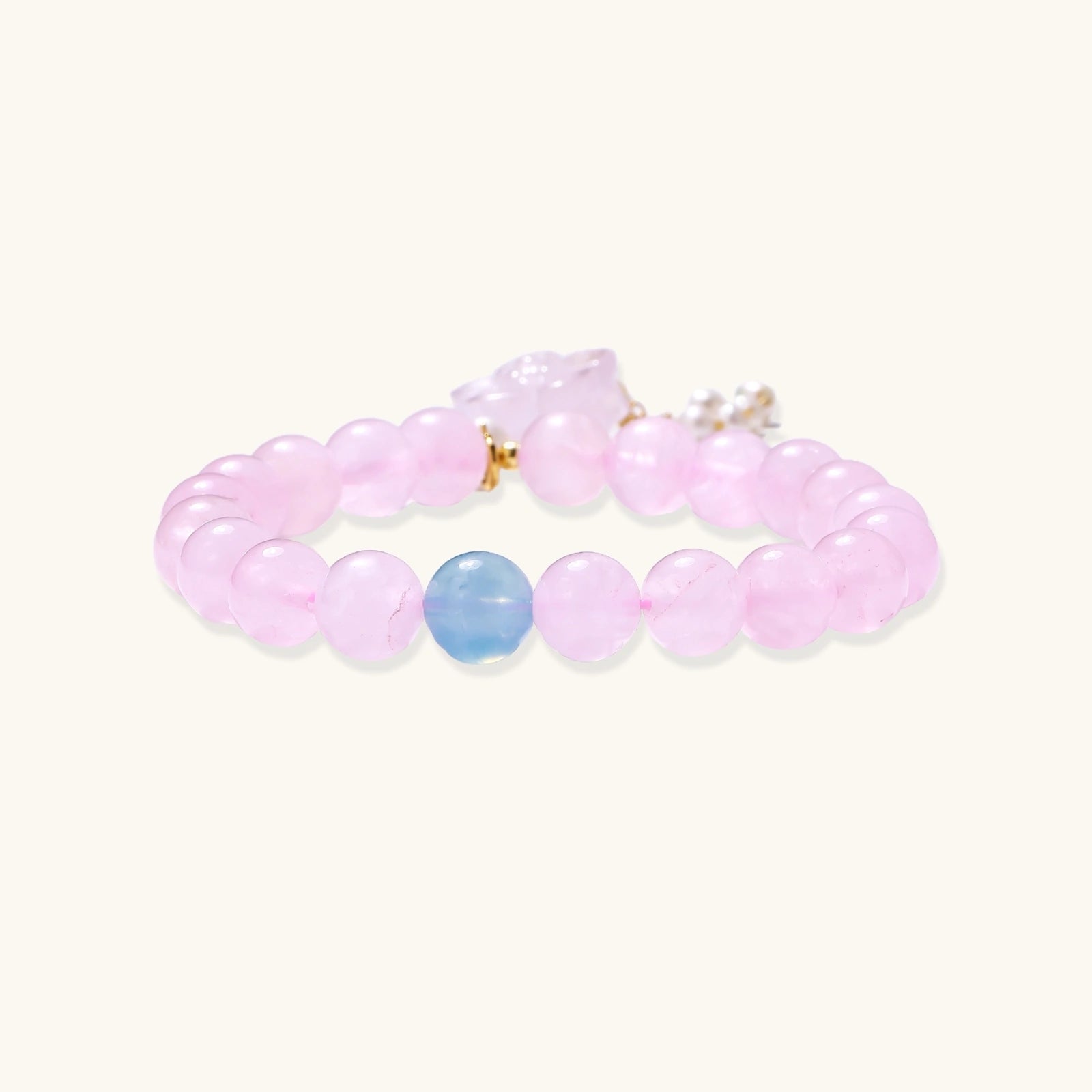 Florales Edelsteinarmband Seitenansicht – Rosenquarz, Aquamarin & Gold | Orolina