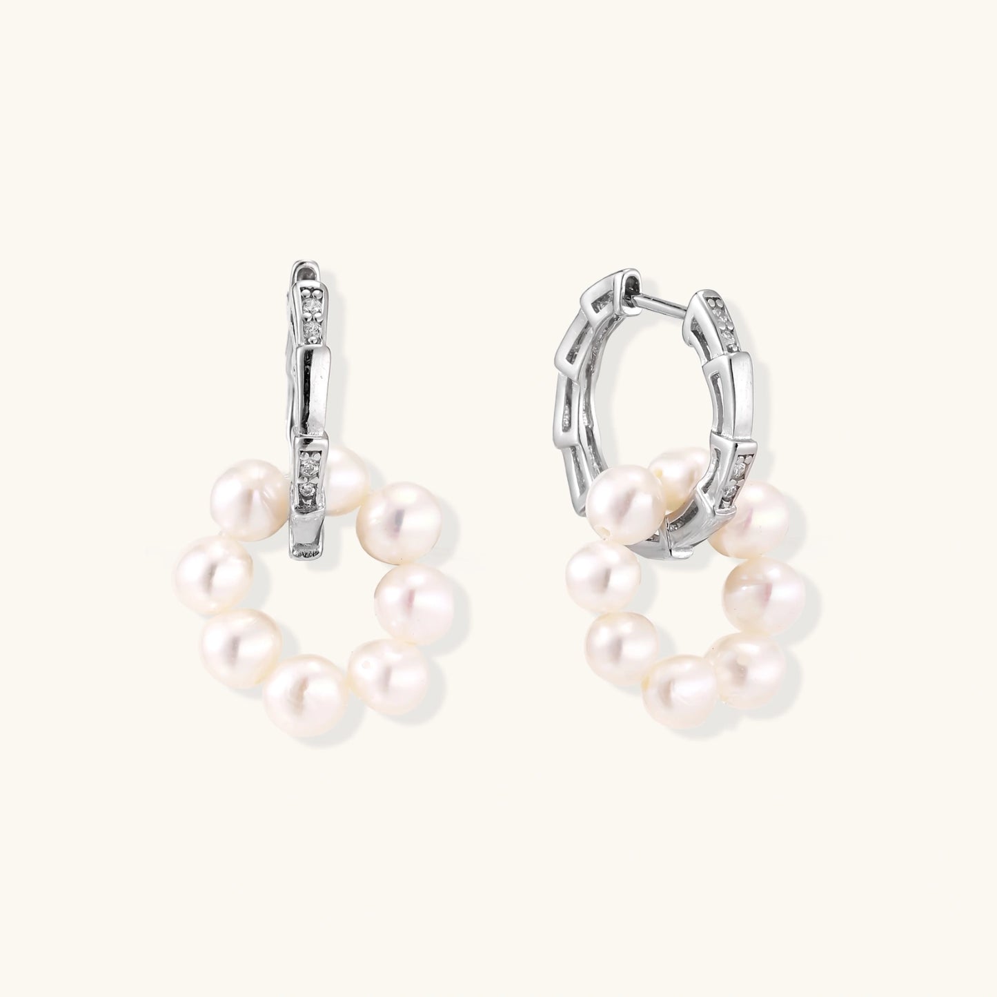 Pearl Cluster Creolen – Perlen im Halbmond-Setting, 925 Sterlingsilber rhodiniert | Orolina