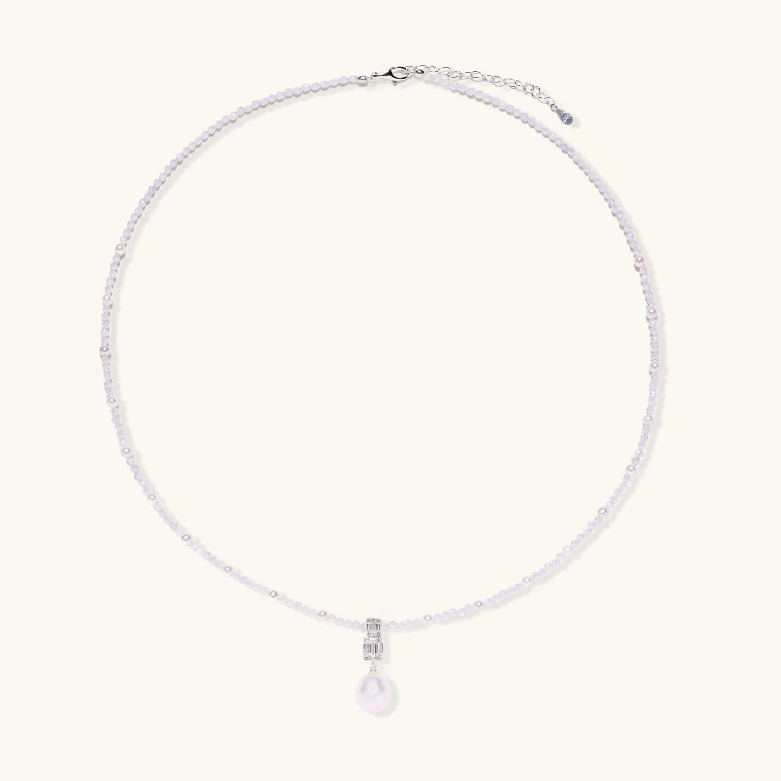 Lavender Dreams Kette Detailansicht – Geometrischer Anhänger & Süßwasserperle | Orolina