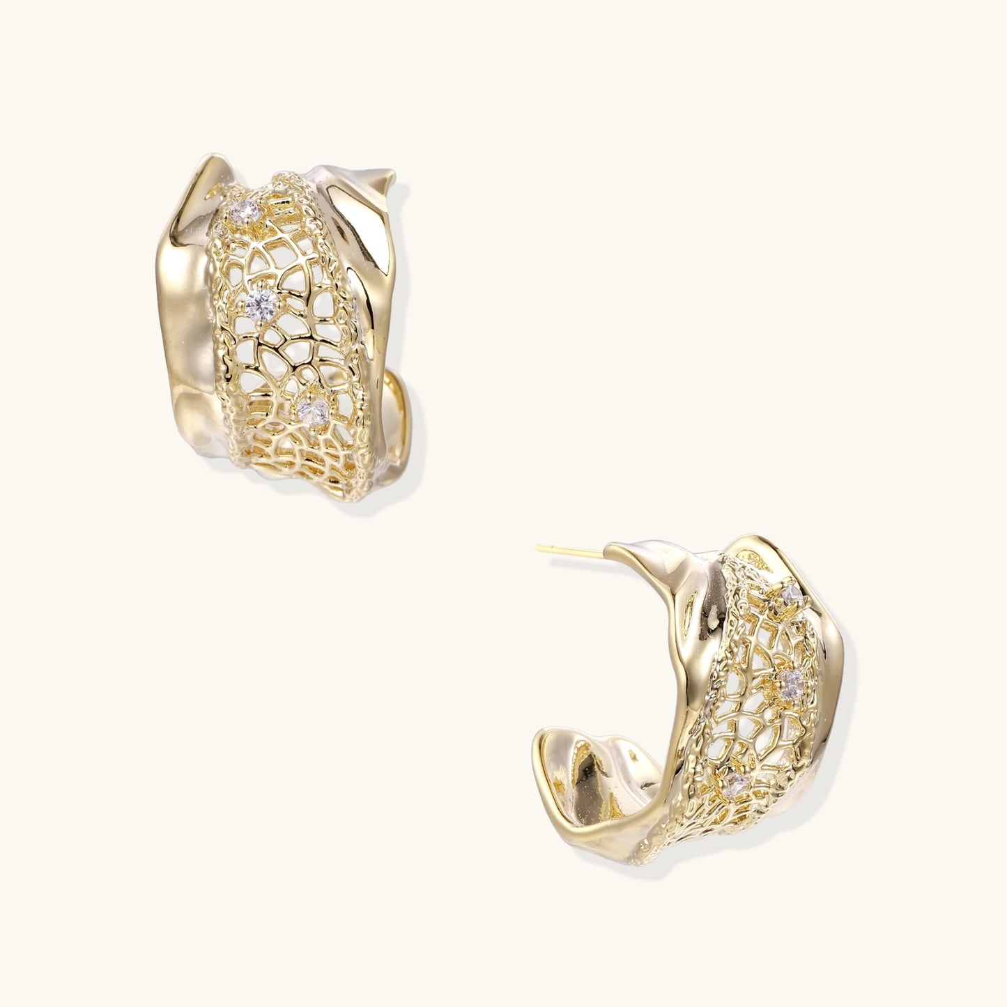 Lattice Light Hoops – Skulpturale Creolen mit Gittermuster, 18K Gold | Orolina