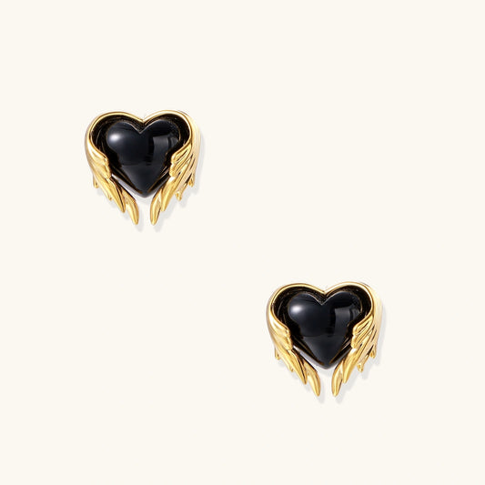 Angel Heart Studs – Dark-Romantic Herzohrstecker mit Goldflügeln | Orolina