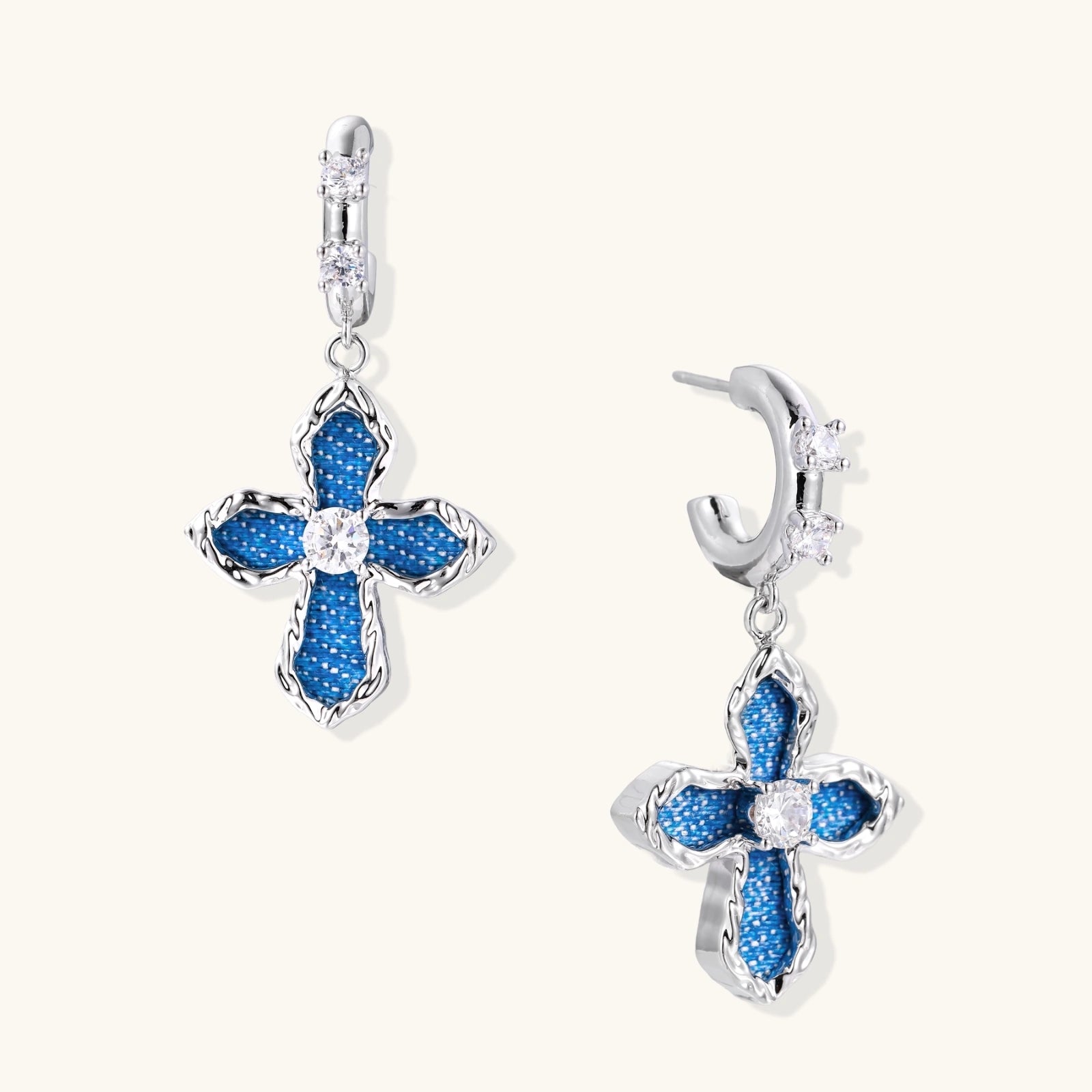 Denim Cross Creolen – Kreuz-Charms aus recyceltem Denim mit Kristallen | Orolina