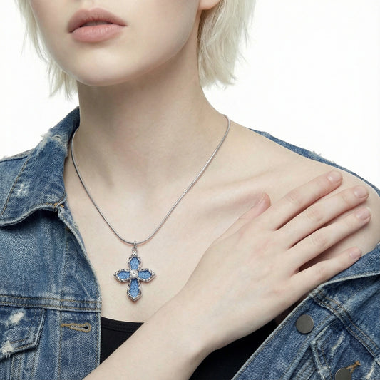 Guardian Angel Kreuzkette – Upcycling Denim & Zirkonia auf weißgold-plattiertem Eco-Messing | Orolina