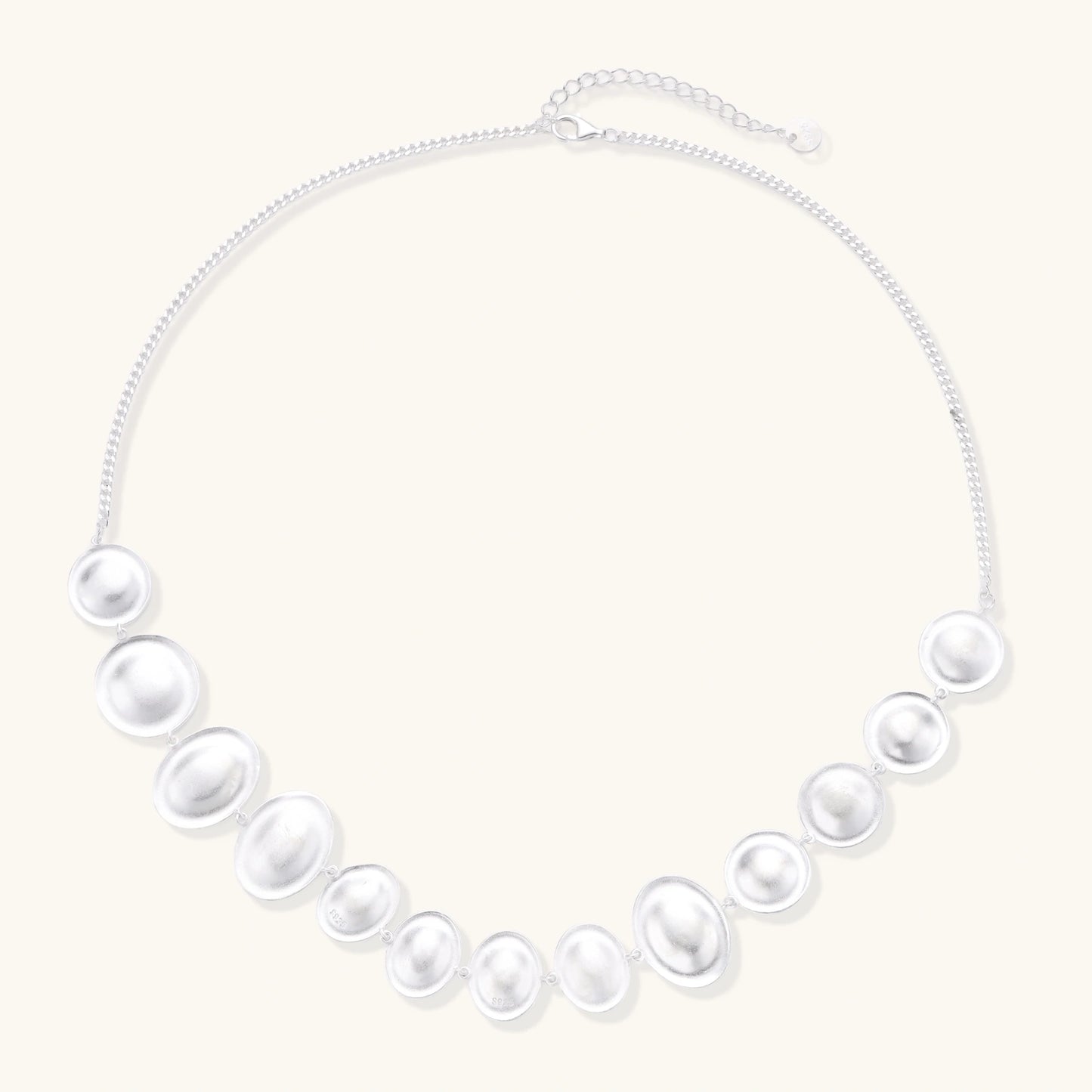 Lunar Arc Statement Kette Detailansicht – Sterlingsilber Bubble-Design | Orolina
