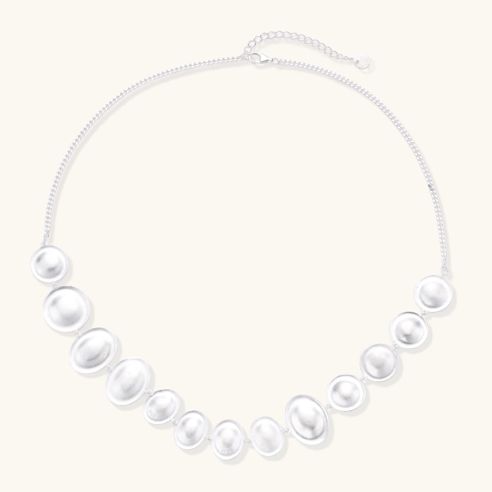 Lunar Arc Statement Kette Detailansicht – Sterlingsilber Bubble-Design | Orolina