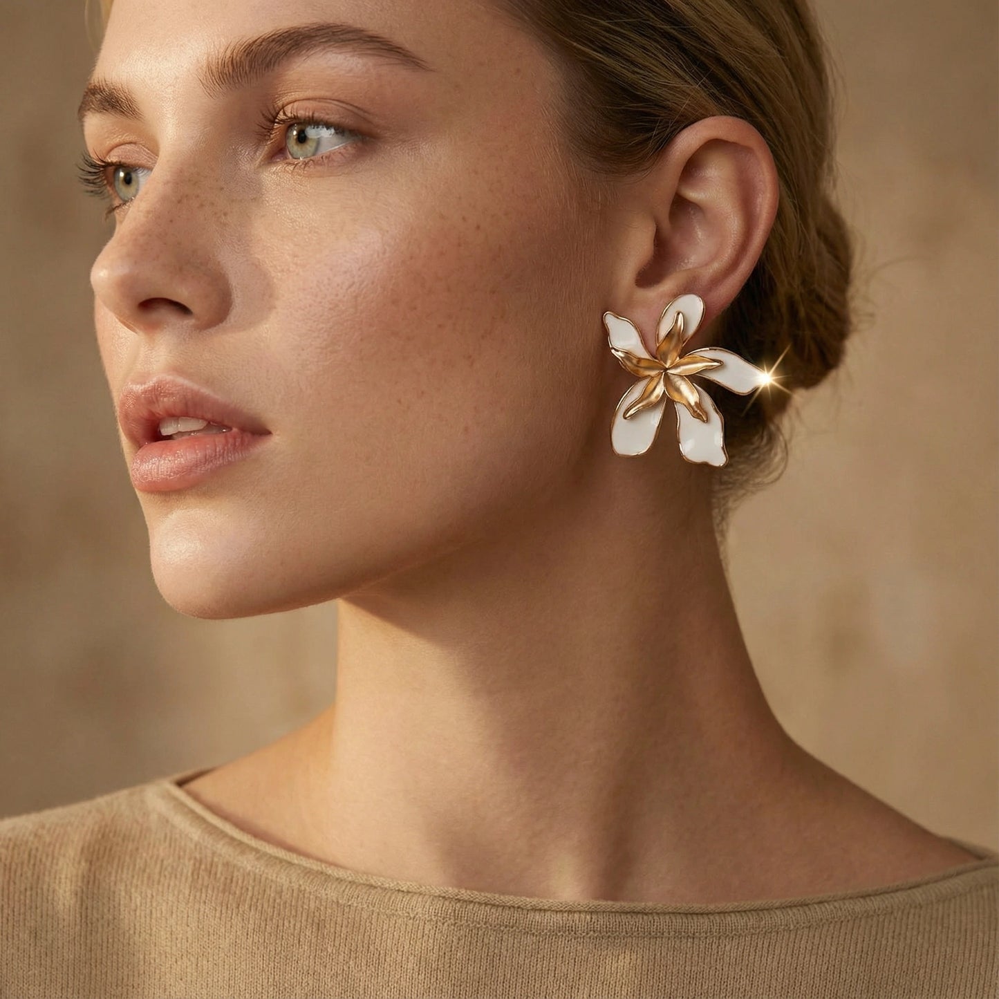Garden Dreams Statement Ohrringe – Weiße Email-Blüten & 18K Gold | Orolina
