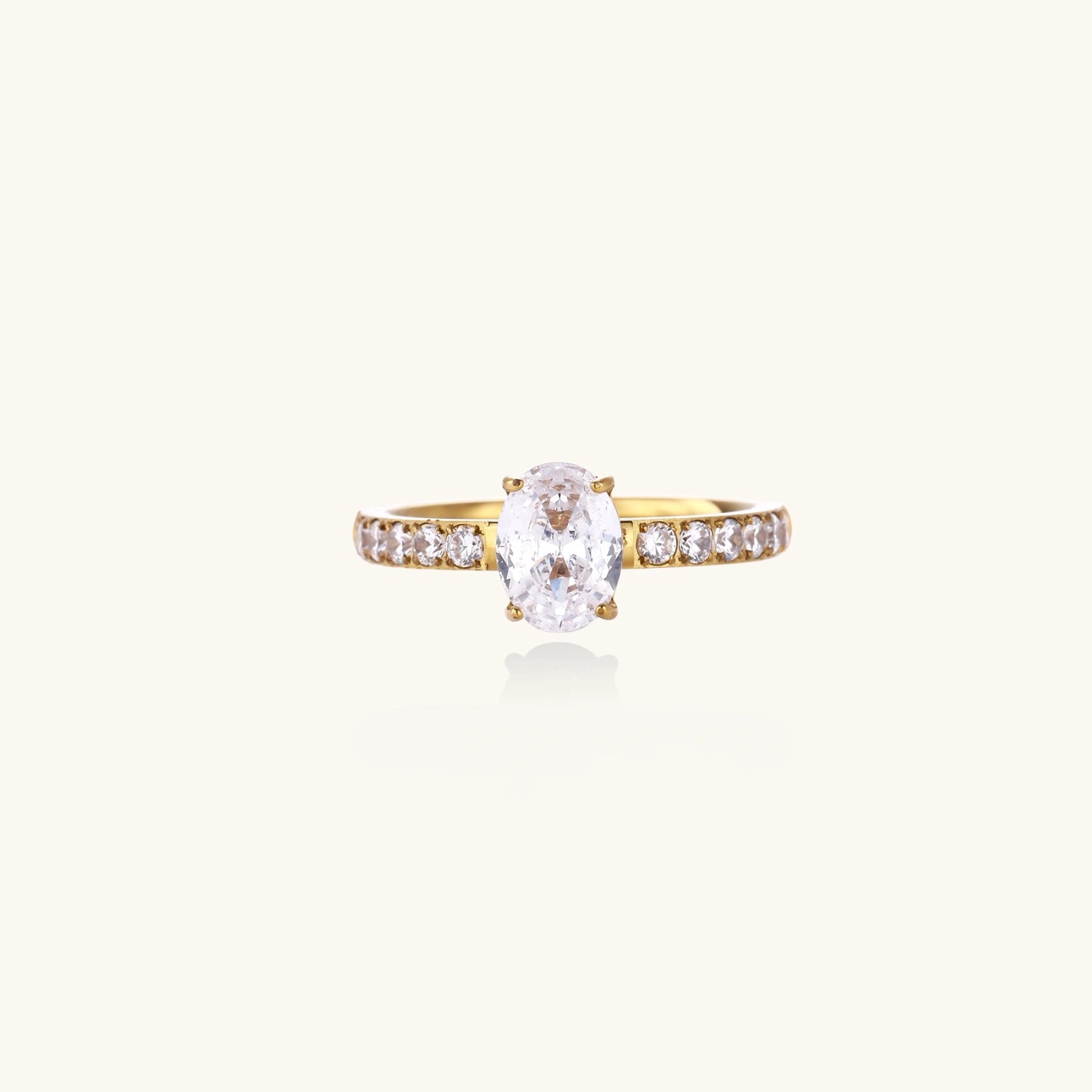 Golden Solitaire Ring Seitenansicht – Pavé-Schiene, 14K vergoldeter Edelstahl | Orolina