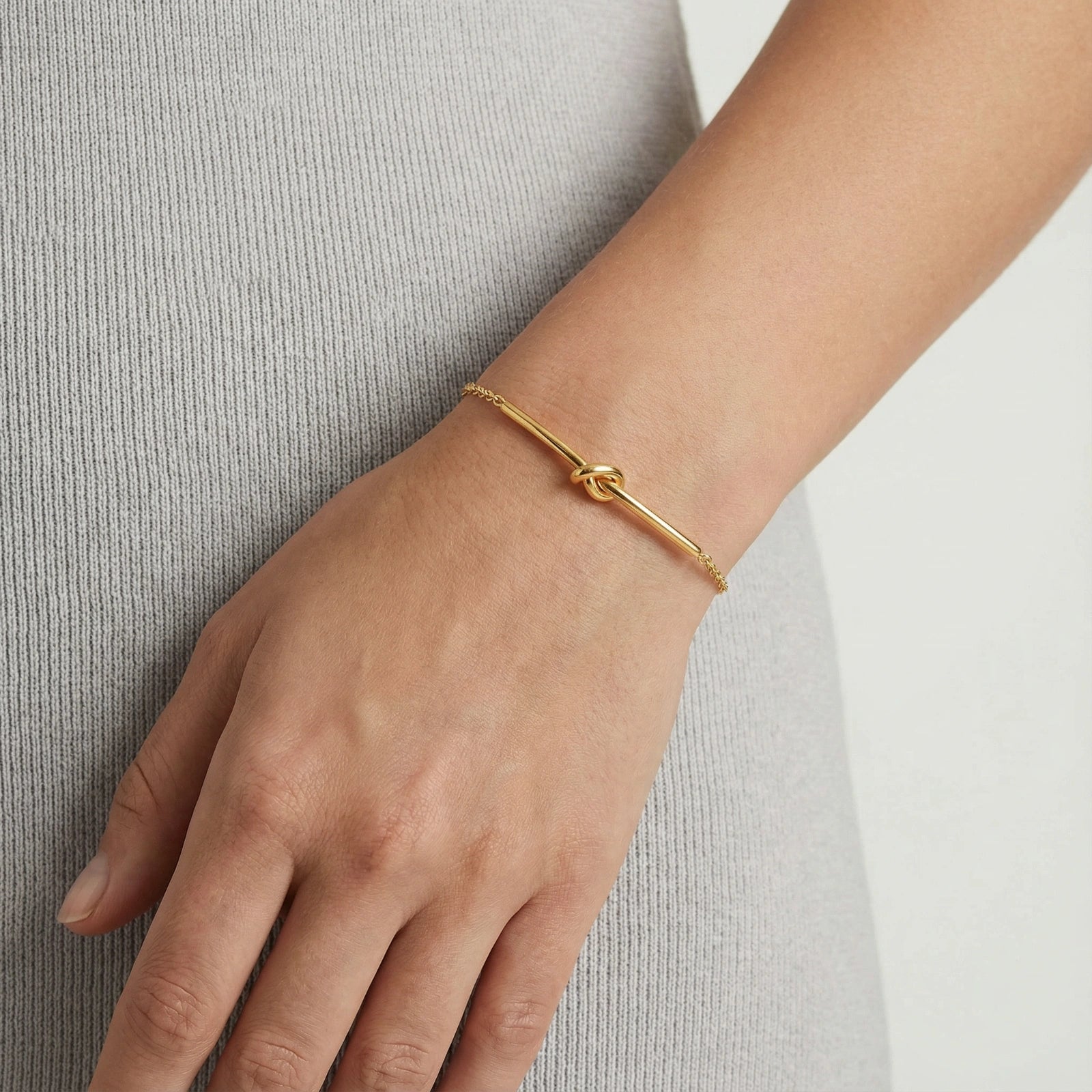 Knoten Armband Gold – 18K vergoldeter Edelstahl mit Knoten-Detail | Orolina