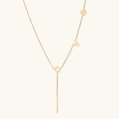 Love Letter Lariat – Y-Kette mit LOVE-Buchstabenanhänger, 18K Gold | Orolina