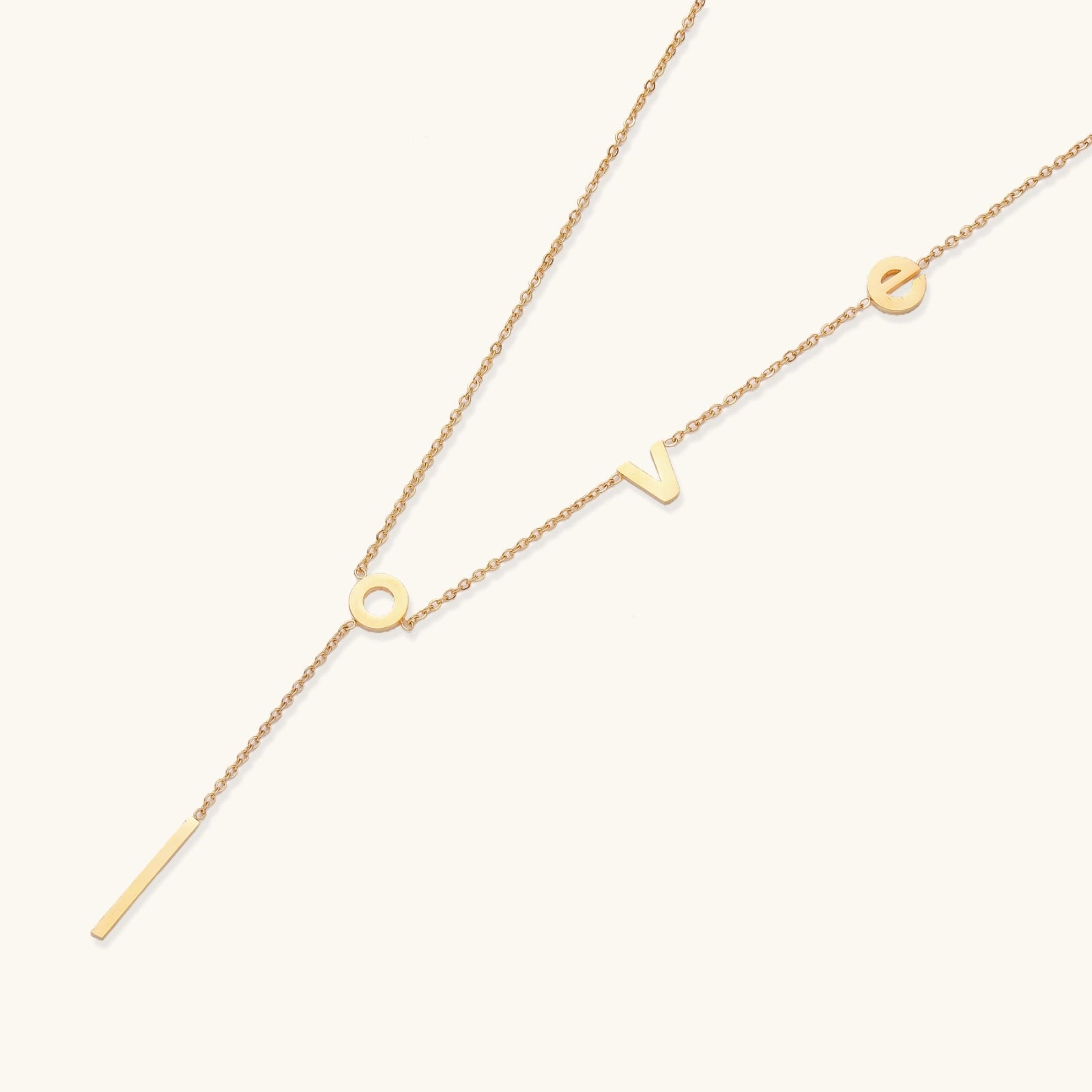 Love Letter Kette Detailansicht – LOVE-Anhänger & Lariat-Design | Orolina