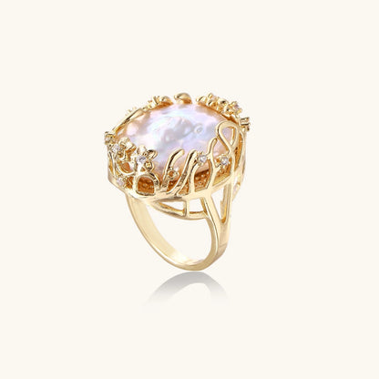 Baroque Queen Perlenring Detailansicht – Barockperle & Kristalle, 14K vergoldetes Eco-Messing | Orolina