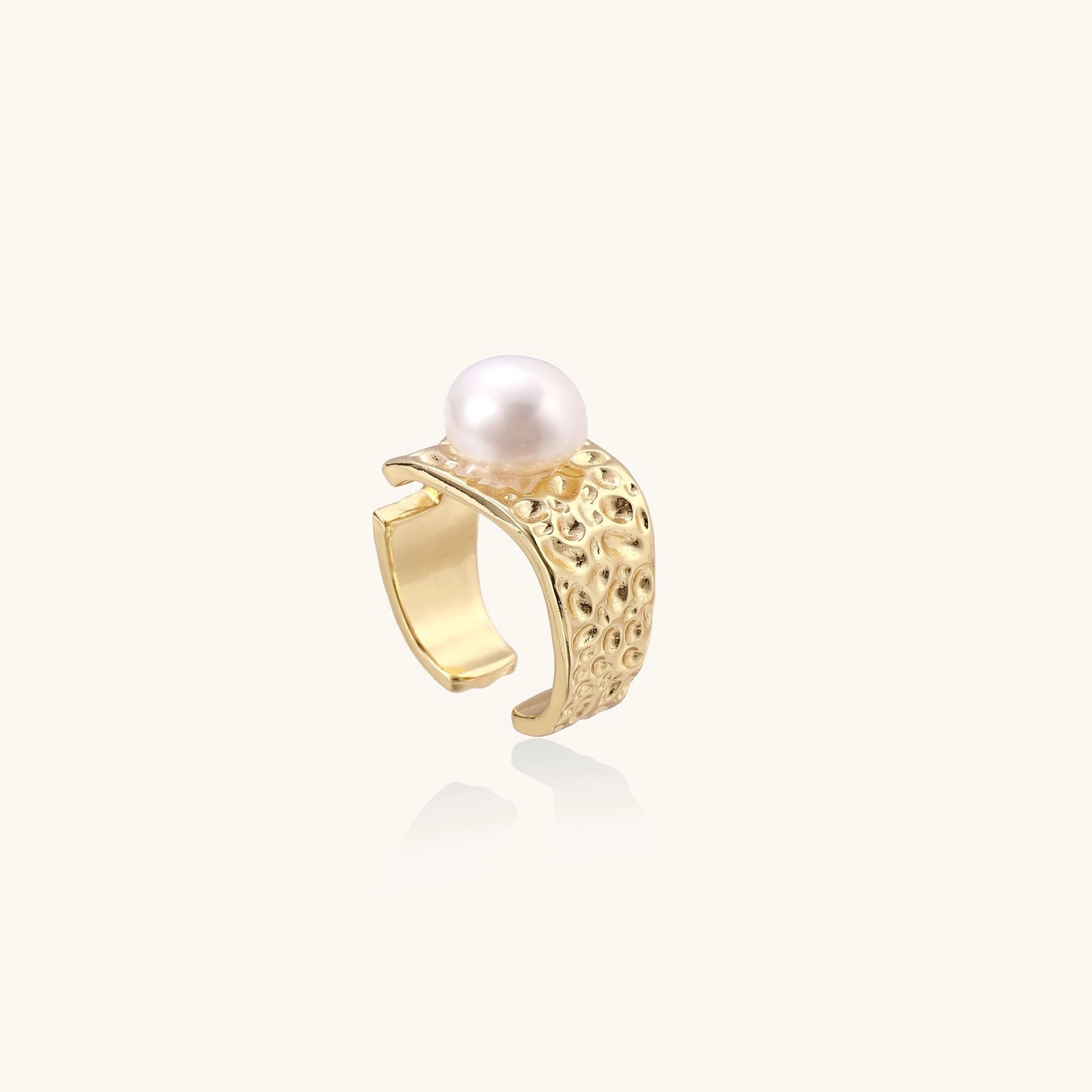 Perlen Statement Ring – breite Goldschiene mit Süßwasserperle | Orolina