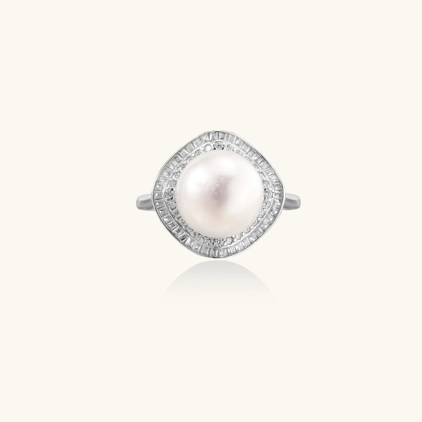 Pearl Royale Halo Ring Detailansicht – Süßwasserperle & Kristalle, 925 Silber | Orolina