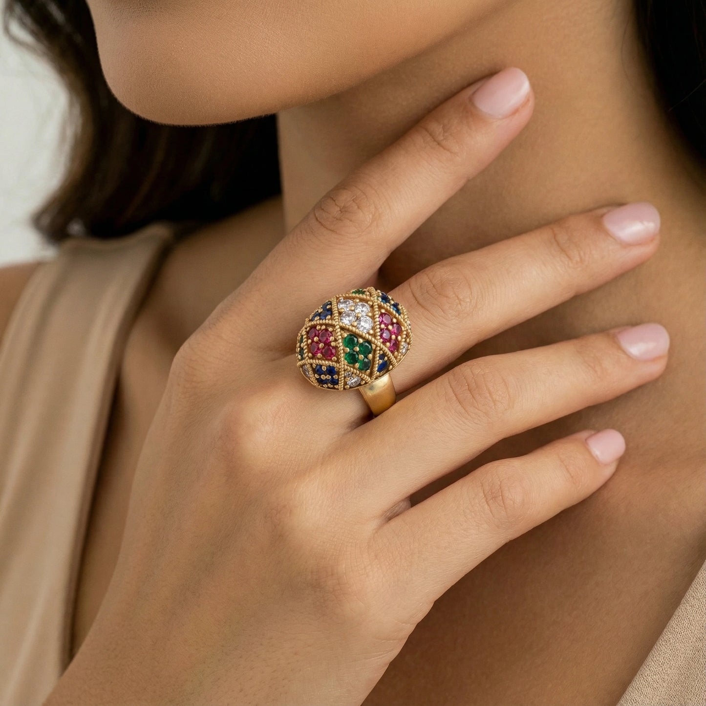 Byzantine Glow Dome-Ring – 18K vergoldetes Eco-Messing mit Multicolor-Zirkonia | Orolina